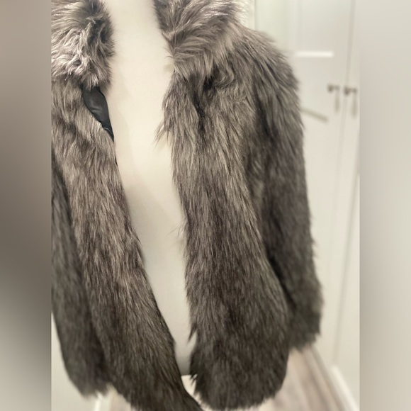 Faux Fur Coat / Jacket / Outter wear - Picture 2 of 11